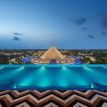 Отель The Leela Гандинагар Экстерьер фото